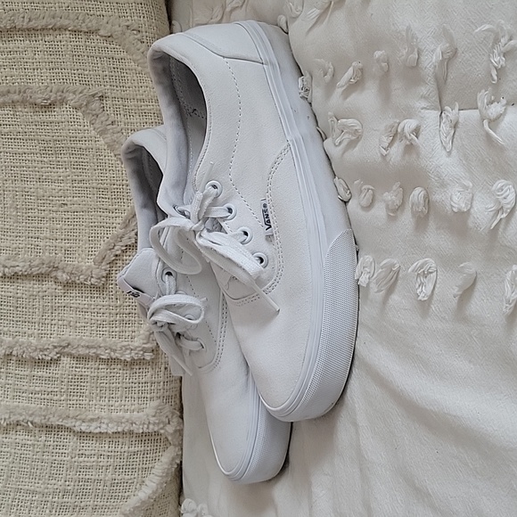 Vans - Picture 2 of 4